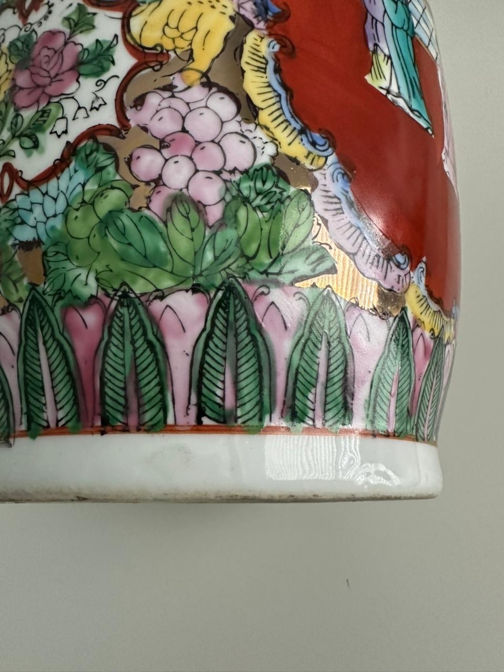 Chinese Rose Medallion Porcelain Vase - Picture 4 of 12